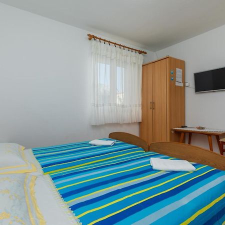 Apartments With A Parking Space Omis - 2745 Cameră foto