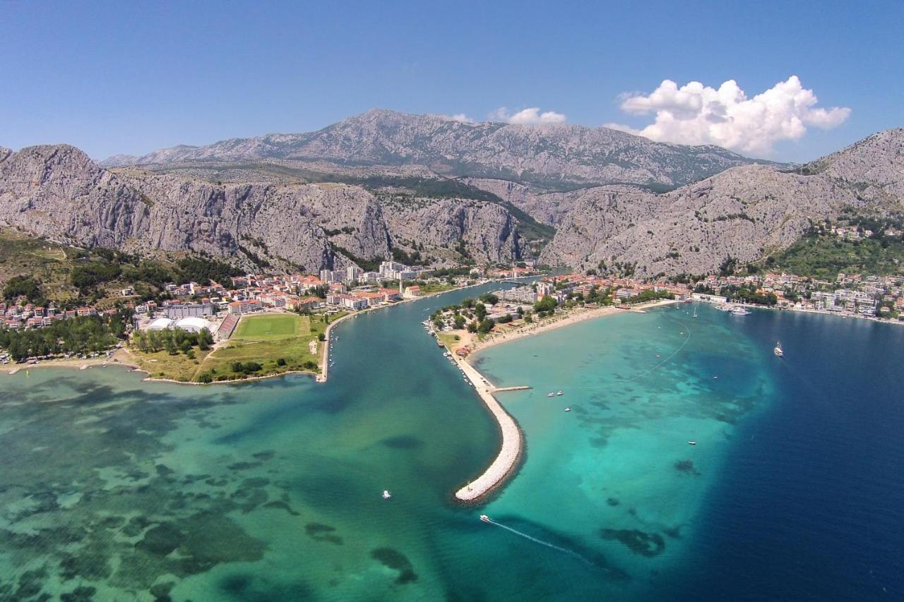 Apartments With A Parking Space Omis - 2745 Exterior foto